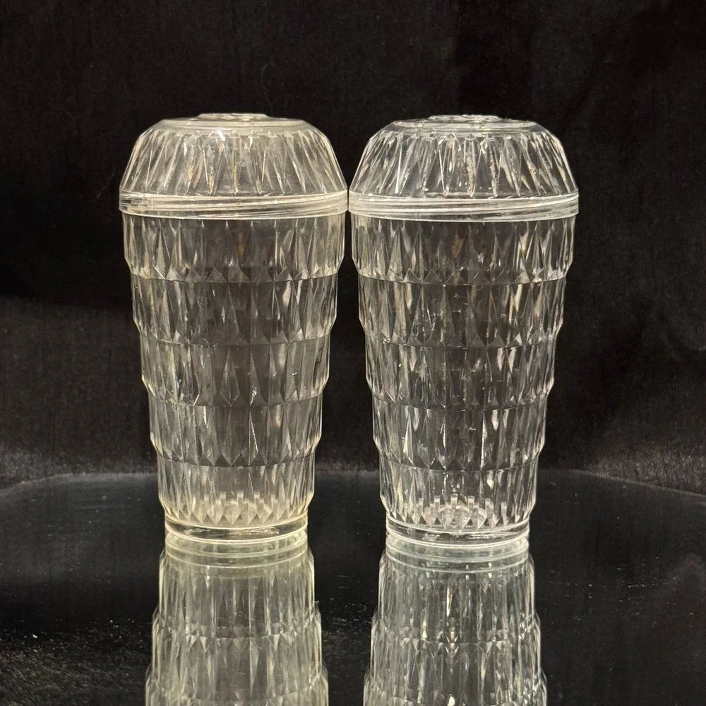 Vintage Arrow Clear Plastic Crystal Salt & Pepper Shakers Diamond Cut USA
